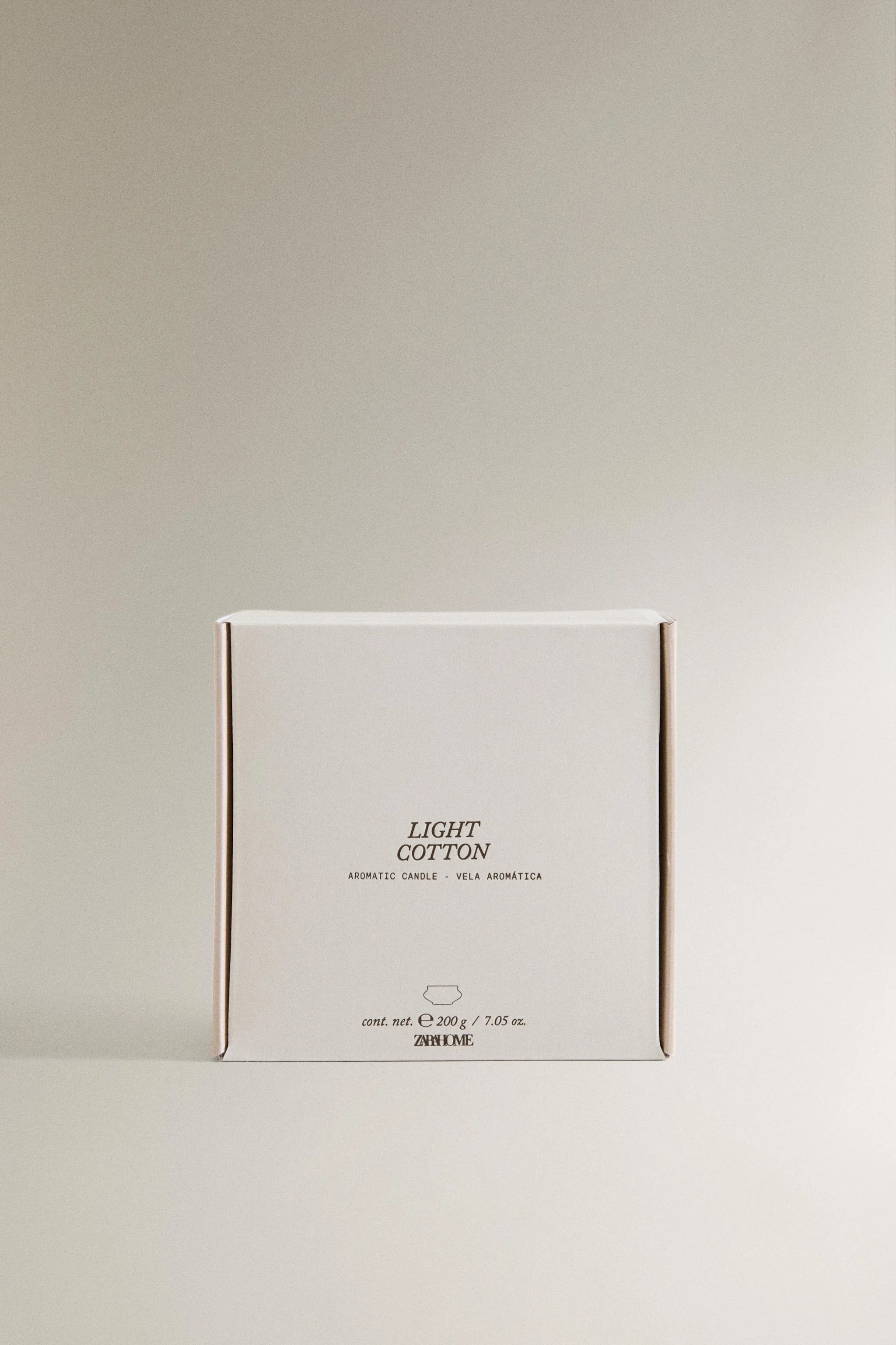 Ароматическая свеча Light Cotton, 200 г — Белый — фото 4
